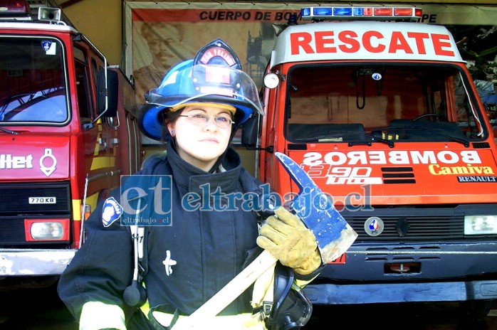 HACHA, GANCHO Y ESCALA.- Aquí vemos a Viviana Robles cuando estaba activa en la Segunda Compañía.