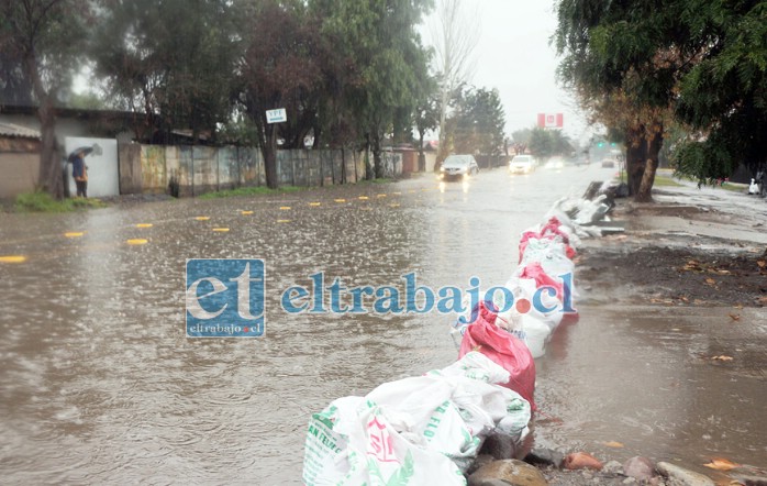 Esta era la imagen del año pasado por este mes de agosto, la Avenida Encón cubierta de agua producto de la lluvia.