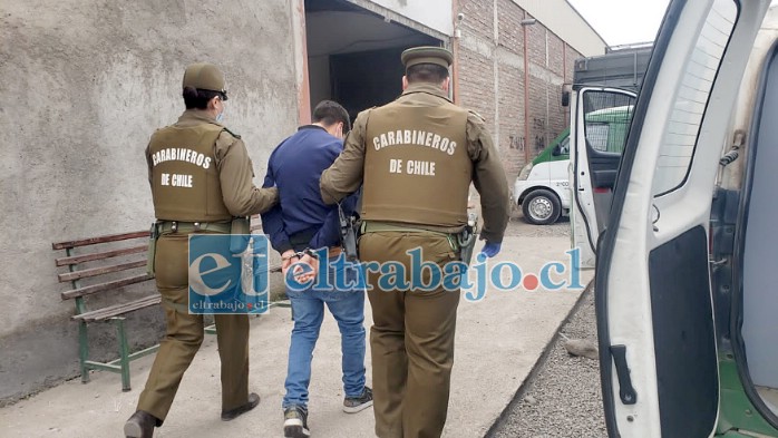 El imputado siendo trasladado por Carabineros de San Felipe.