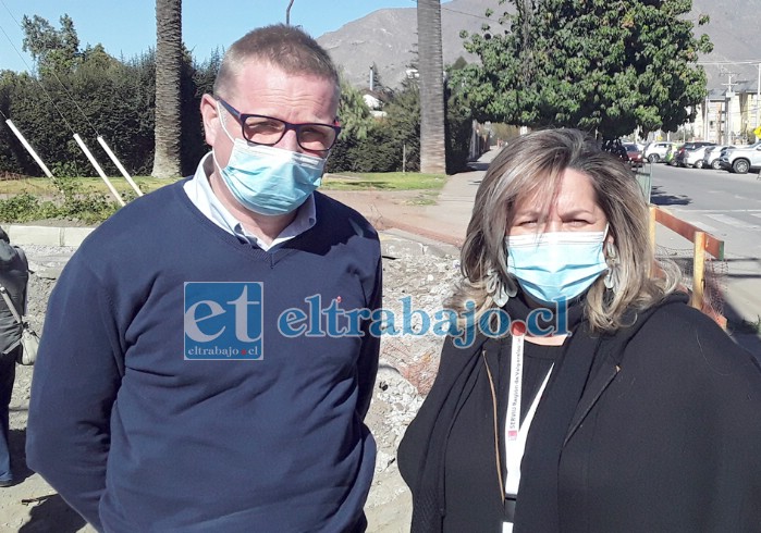 Tomás Ochoa Capelli, director regional del Serviu, junto a la delegada biprovincial de la entidad, Patricia Boffa Casas, en su reciente visita a San Felipe.