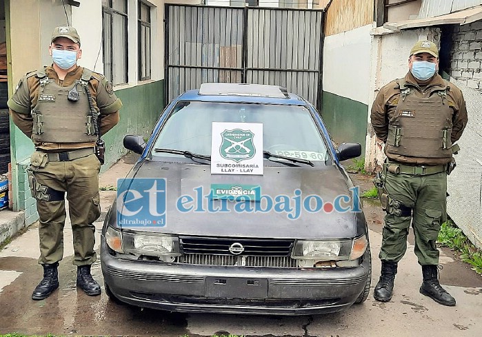 Carabineros de Llay Llay dieron cuenta de este vehículo robado, y también de las personas que lo usaban.