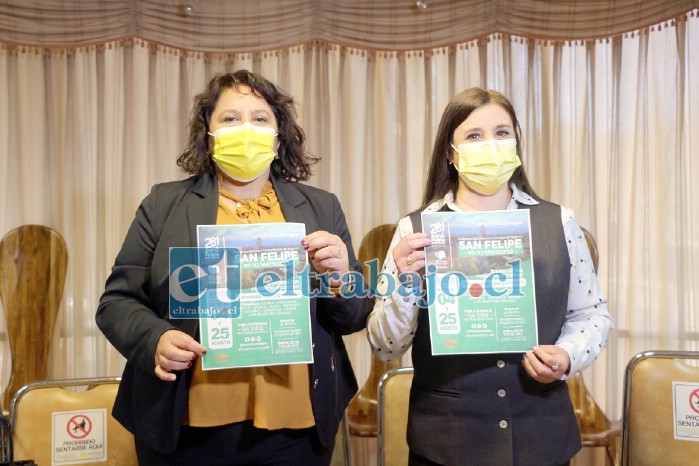 La Dideco María Teresa Urbina junto a la encargada de la Biblioteca Pública Municipal, Macarena Blanca Tapia, durante el lanzamiento de la iniciativa a principios de mes.