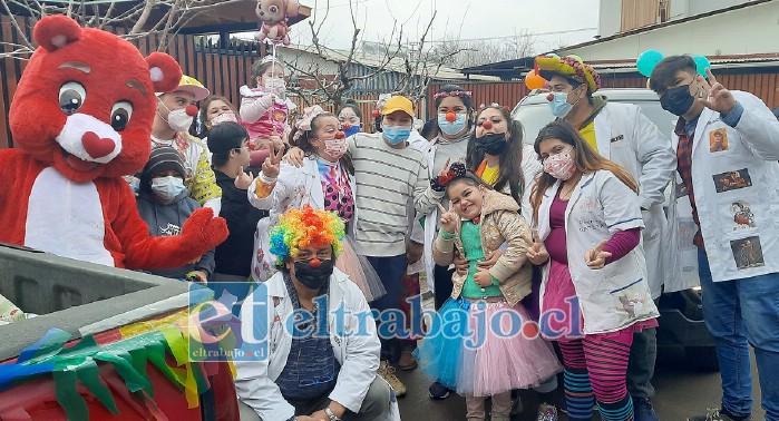 UN TRABAJO MARAVILLOSO.- Ellos son sólo una parte de quienes dan Fuerza y Vigor a los trabajos de Clownrisas Aconcagua en todo nuestro valle, con o sin pandemia.