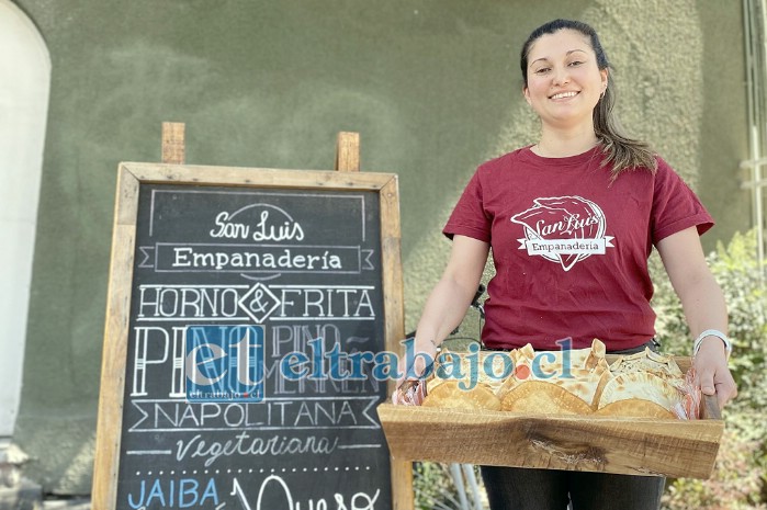 ELLA ES LA MEJOR.- Ella es Ana María Henríquez Palominos, joven sanfelipeña que dejó la docencia para instalarse en Santiago como la fabricante de empanadas número 1 de toda la Región Metropolitana.