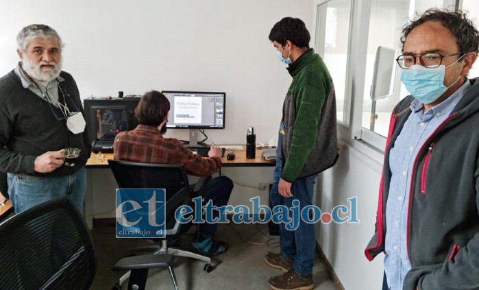 Freddy Quiroz hijo en su visita a la Escuela de Arquitectura y Diseño de la PUCV.