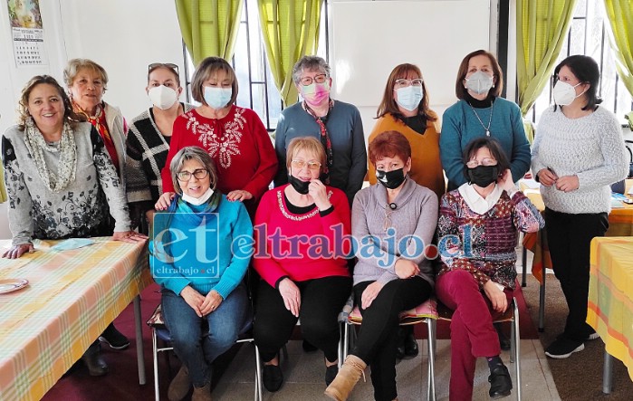 DAMAS DE LILA.- Ellas son sólo algunas de las abnegadas voluntarias de Damas de Lila, quienes llevan ya 22 años con esta labor tan altruista.