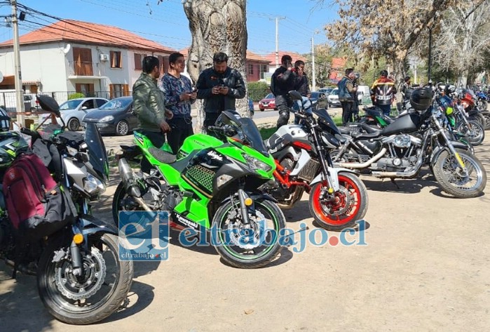 DANDO EJEMPLO CON ALTRUISMO.- En estas tremendas máquinas llegaron a San Felipe muchos motoqueros del país, no les interesa ganarse la moto, sólo ayudar a la joven sanfelipeña.