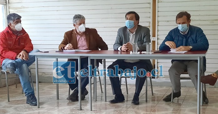 En la reunión con los dirigentes de los distintos APR de Putaendo participaron el diputado Luis Pardo; los directores nacional y regional de la DOH, Claudio Darrigrandi y Boris Olguín; y el delegado provincial presidencial, Boris Luksic.