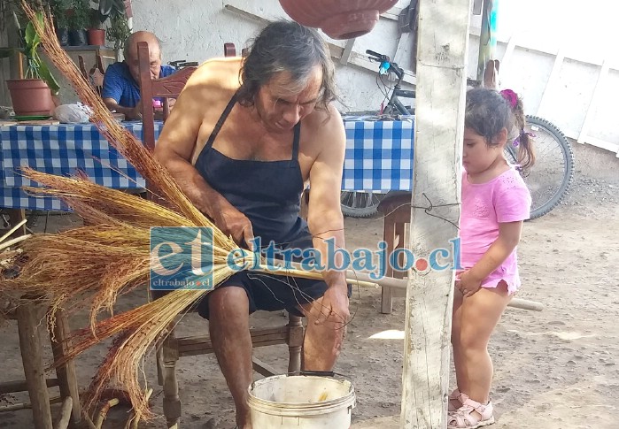 HUMILDAD.- Esencialmente don Julio Montenegro fue un ser humano sin poses de nada, supo ser útil a los demás, era muy servicial y nunca fumó ni bebió.