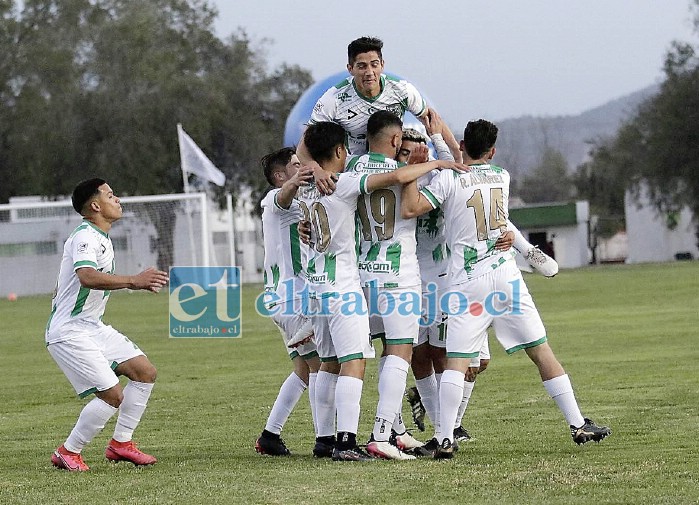 Los andinos celebran la apertura del marcador que fue obra de Leandro Pasmiño.