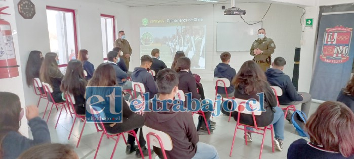 La campaña se inició en el Liceo Amancay de Los Andes, continuando en las sedes de Liceo Mixto de Los Andes y el de San Felipe (en la foto), donde se entregó información a estudiantes que se encuentran en proceso de preparación para postular a las fuerzas armadas y de orden.