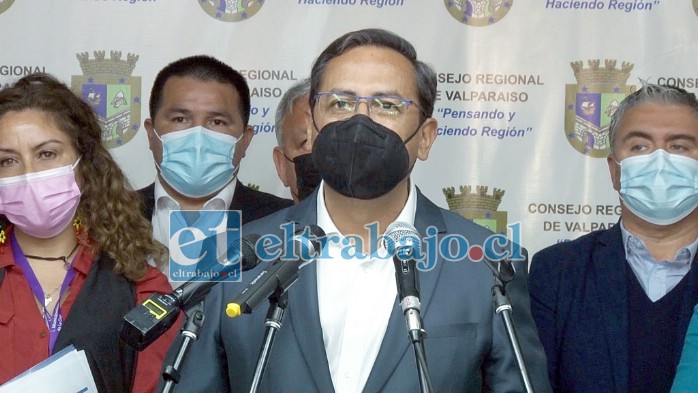 Alcalde de Putaendo Mauricio Quiroz, dando el punto de prensa a medios de la región en Valparaíso.