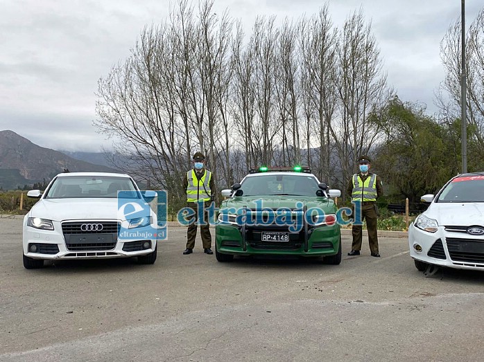 Acá los vehículos incautados por Carabineros tras realizar una persecución a sus ocupantes.