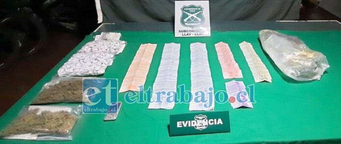 El dinero y la droga incautada por Carabineros de la tenencia de Catemu.