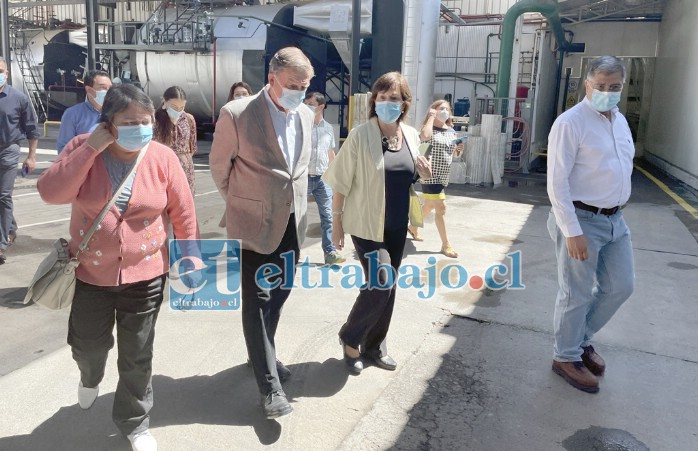 Representantes del municipio efectuaron un recorrido por las instalaciones de la Conservera junto al presidente del Grupo Agrícola San Clemente, Luis Chadwick, y el gerente de Fábrica, Alejandro Cantellano.