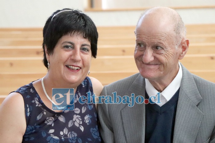 LOS TURCOS.- Aquí vemos a don Luciano Atuán, excorresponsal de Diario El Trabajo, junto a su hija Ángela.