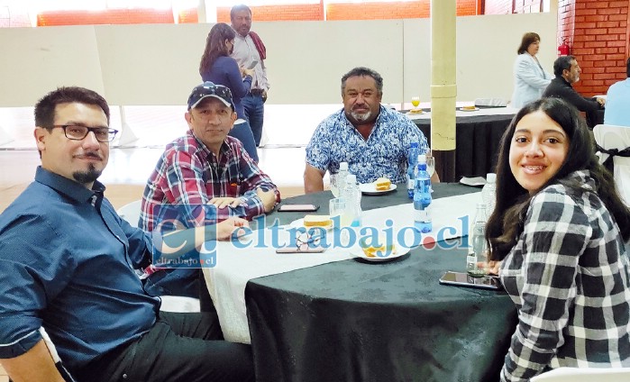 AMENO COMPARTIR.- Periodistas, empresarios y comerciantes locales disfrutaron amenamente del desayuno ofrecido por la Cámara de Comercio y Turismo de San Felipe.