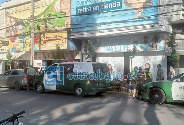 Este día martes Carabineros de San Felipe adoptó el procedimiento en calle Coimas, frente a la plaza de Armas.