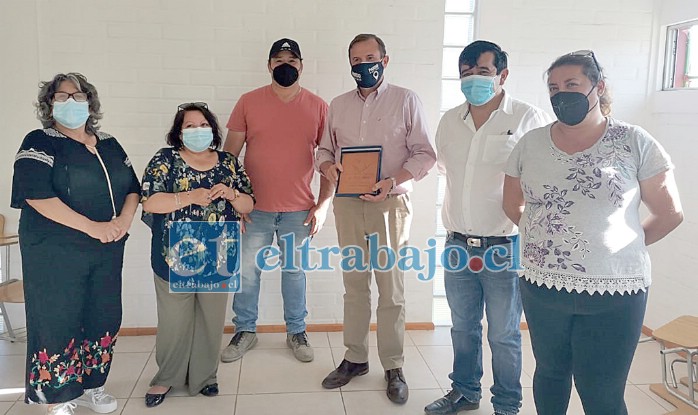 Dirigentes sociales organizaron un encuentro para agradecer y reconocer el trabajo y dedicación del diputado Luis Pardo, especialmente por la anhelada sala de quimioterapia para los pacientes de cáncer.