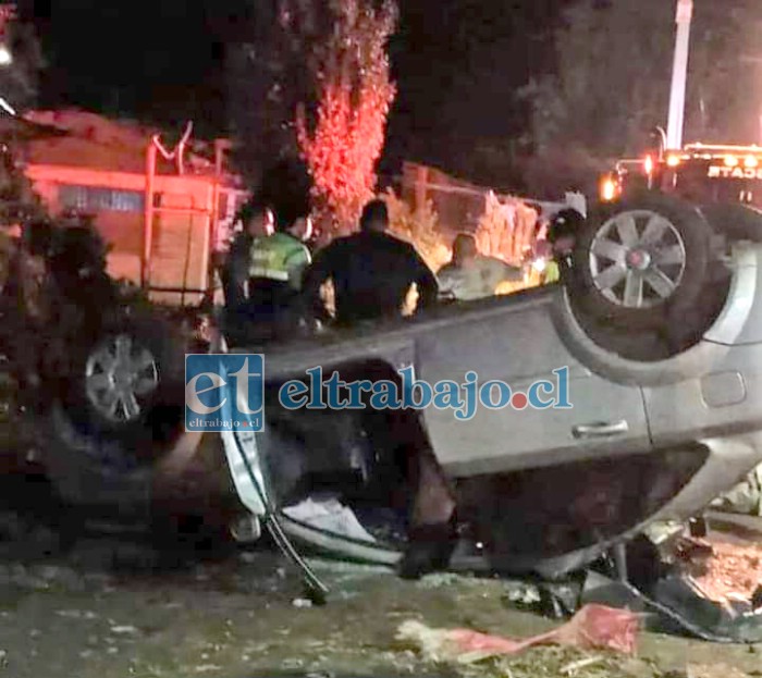 LO FATAL.- En esta posición quedó el vehículo conducido por David Araya López la madrugada de este viernes. (Foto Gabriel Orellana Pezoa)