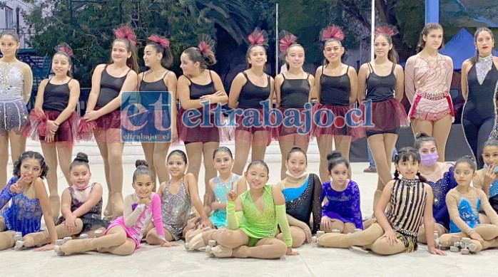 PATINAJE ARTÍSTICO.- Ellas son parte de la gran comitiva de la Academia de Patinaje Artístico Renacer, alberga a niñas entre los 4 y 16 años de edad.