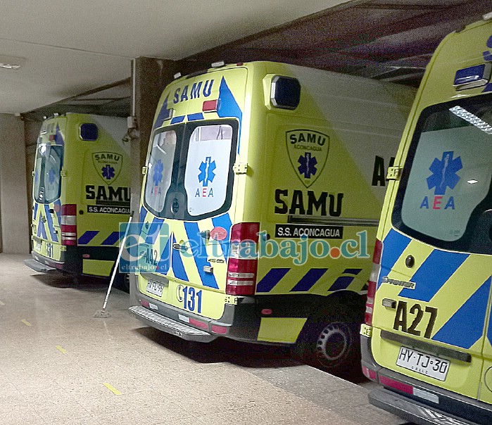 ¡NO HAY AMBULANCIAS!.- Esta fotografía la tomó la denunciante al llegar al Hospital San Camilo, pues se indignó que le negaran ambulancia estando estas tres disponibles.