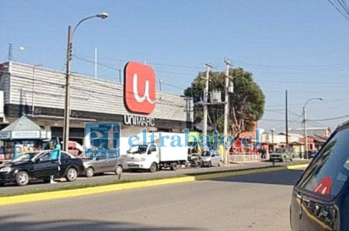 El supermercado Unimarc de Llay Llay fue víctima de delincuentes provenientes de Colina.