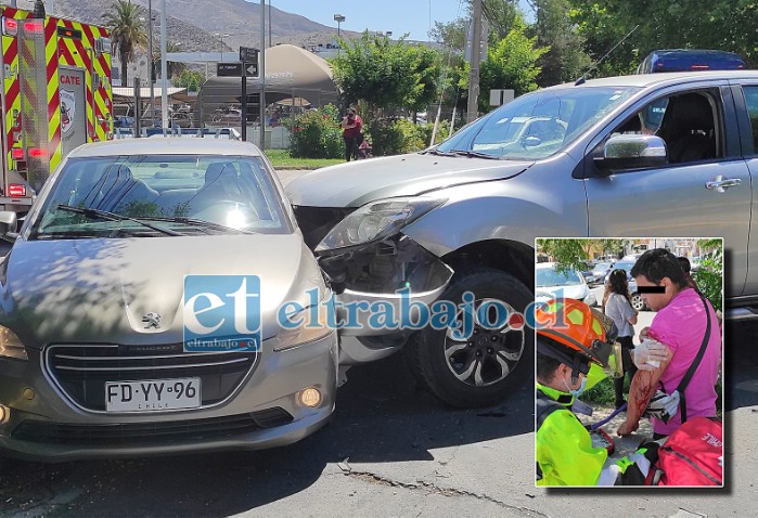 SEMANA DE ACCIDENTES.- El violento incidente ocurrió en la esquina de las avenidas O’Higgins y Yungay. En el recuadro, las cámaras de Diario El Trabajo registran el instante cuando este rescatista de la R-1 de Bomberos interrumpe la hemorragia de este conductor de 32 años de edad.