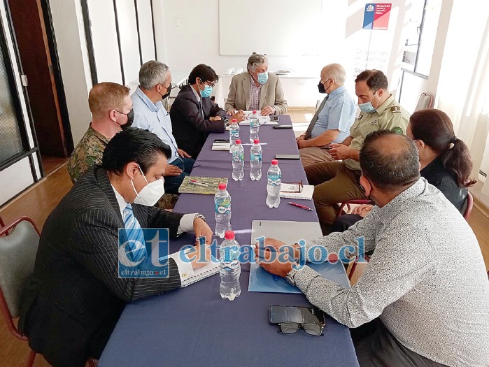 Autoridades políticas y policiales coordinan medidas para la elección presidencial de segunda vuelta de este domingo.