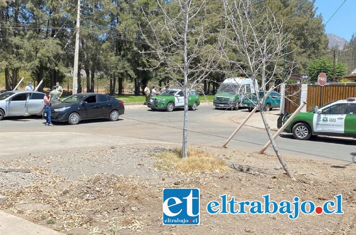 Acá personal de Carabineros en Villa Los Castaños, durante la detención.