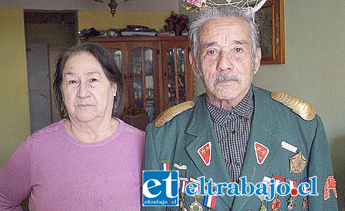 SIEMPRE JUNTOS.- Don Guillermo Lillo Farías con su esposa Rosa Vivar, fotografía tomada cuando visitamos a don Guillermo hace algunos meses.