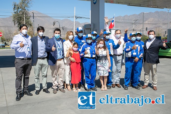 INAUGURACIÓN OFICIAL.- La mañana de ayer fue inaugurada oficialmente la estación de servicio y combustibles Copec ubicada en Circunvalación con Tocornal. En la apertura estuvo presente el gerente general de Copec, Arturo Natho, junto a autoridades locales y vecinos del sector.