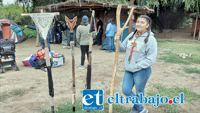 LA JUVENTUD SE IMPONE.- Los campamentos son excelentes oportunidades para disfrutar de la aventura al aire libre. Esta damita es Ariadna Machuca, otra de las lideresas Scouts de Ashanti Chile.