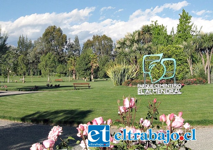 Entrada al Parque El Almendral en La Troya, desde donde delincuentes sustrajeron una pesada caja fuerte que levantaron a pulso y cargaron en un vehículo.