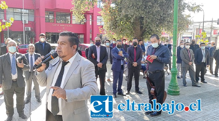 SOLDADOS DE CRISTO.- De varias partes de Chile Centro llegaron creyentes en Cristo Jesús para cantar y predicar Su Palabra.