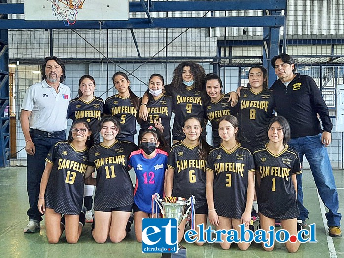 NUESTRAS GUERRERAS.- Ellas son las tremendas jugadoras U14 del Cordillera, quienes ya ganaron la primera fecha del Circuito Nacional de Vóleibol Federado en su categoría.