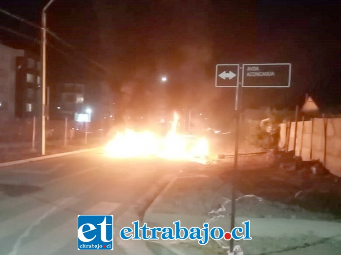 Vecinos hicieron barricadas en protesta por incumplimiento de medidas de mitigación.