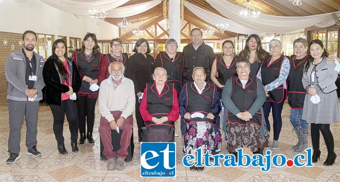 Autoridades y Voluntarias en el lanzamiento del ‘Programa Desayunos 2022’.