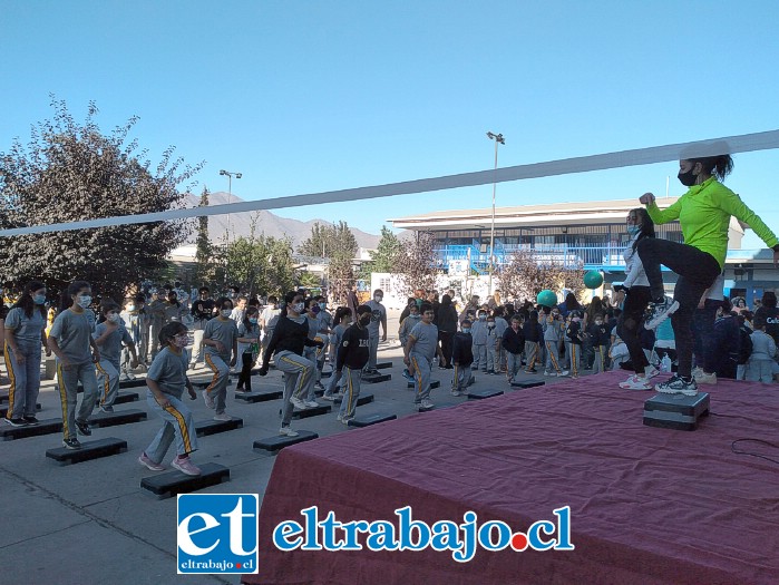 Con diversas actividades, la comunidad del Liceo Bicentenario Cordillera celebró el ‘Día Mundial de la Actividad Física y el Deporte’.