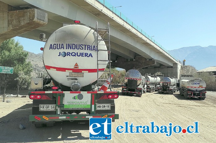 Los camiones cargados con agua industrial, denunciados por un lector de Diario El Trabajo, siguen ocupando un lugar destacado en la agenda noticiosa local.