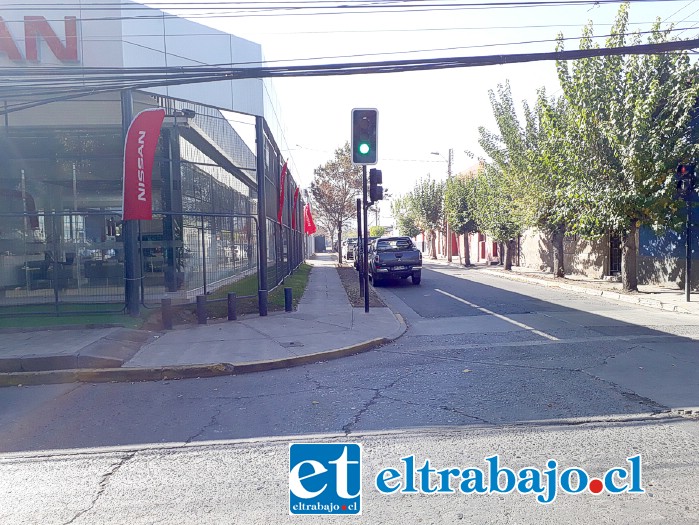 Esta es la automotora donde Carabinero frustró un robo durante la noche de este miércoles.