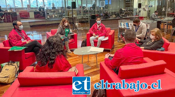 El Directorio de Federación FENATS Nacional Región de Valparaíso junto a la H. Diputada Helia Molina en plena reunión.