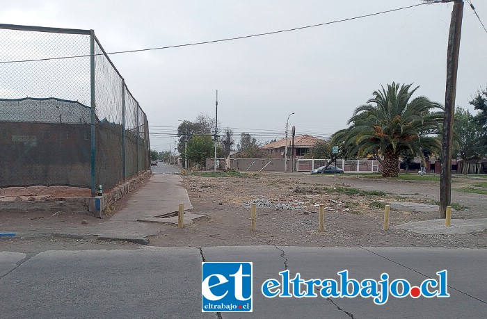 Aquí se construirá la continuación de calle Artemón Cifuentes tras el club de tenis.