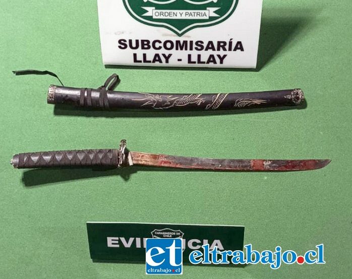 Con esta ‘Katana’ el sujeto agredió cobardemente a su pareja en la comuna de Llay Llay.