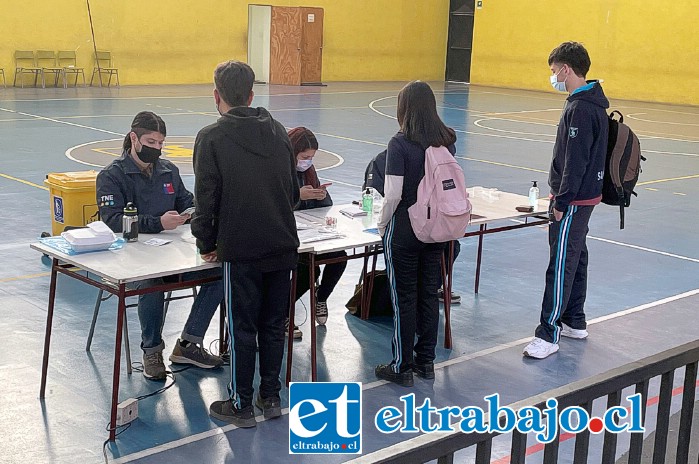 Tal como el pasado miércoles 25 de mayo, la revalidación se debe realizar en el Liceo Corina Urbina (foto), en San Felipe, o en el Liceo América, en Los Andes.