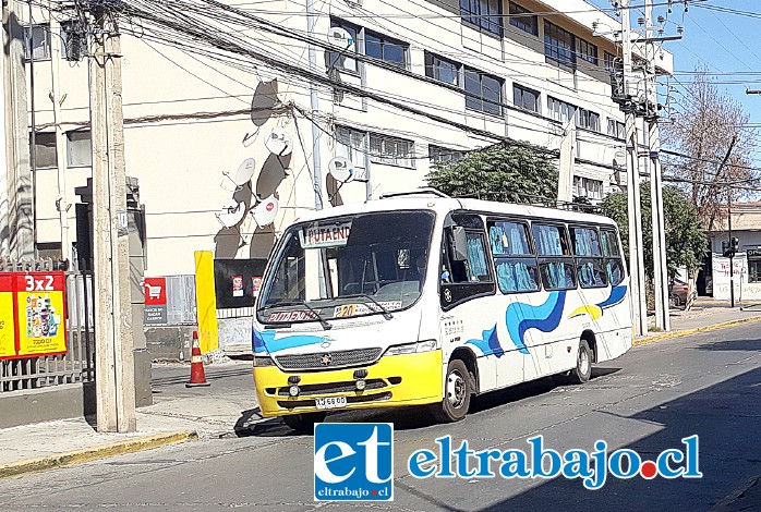 Una experiencia bastante singular vivió la joven universitaria a bordo de un microbús cuando se dirigía de San Felipe a Putaendo. (Archivo)