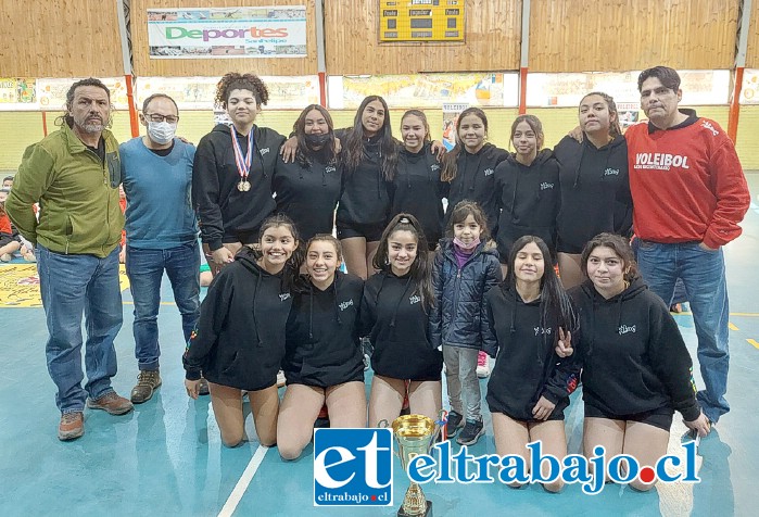 SIEMPRE ARROLLANDO.- Estas guerreras son las sanfelipeñas que ganaron este domingo la Copa Fevochi 2022, hoy siguen con los Juegos Deportivos Escolares.