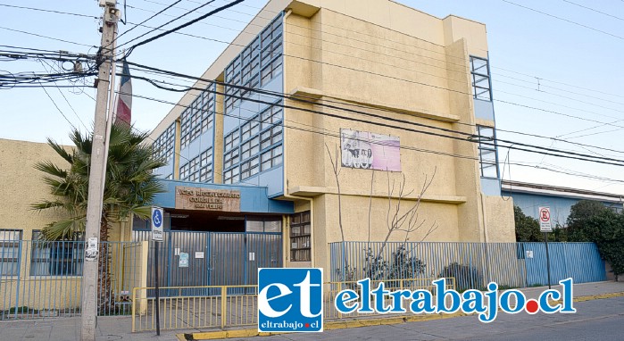 Directora del Liceo Bicentenario Cordillera fue destituida de su cargo tras término de sumario en su contra. Misma situación ocurrió con el director de la escuela Manuel Rodríguez.