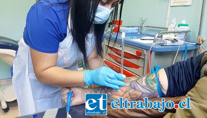 Las personas que tienen tatuajes o piercing pueden donar después de transcurridos 6 meses. Respecto a las enfermedades crónicas, como diabetes e hipertensión, pueden donar siempre y cuando estén bajo control médico. En el caso de una persona que consume marihuana de forma ocasional, puede donar siempre que no haya consumido en el último día.