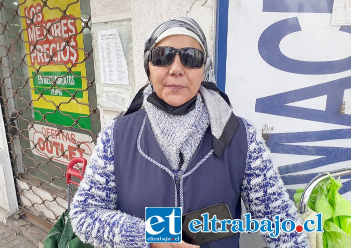 María Gutiérrez, comerciante con discapacidad visual, a quien inescrupulosos le robaron su mochila.
